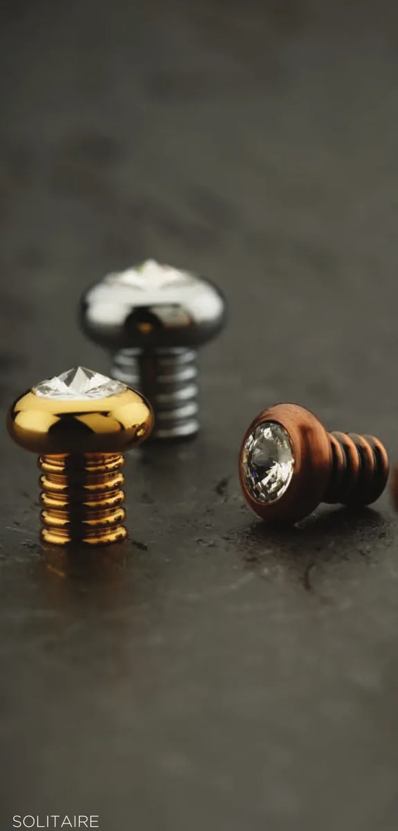 Solitaire cabinet knob